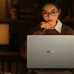Xiaomi Redmibook 14 (2026) en uso cotidiano: portátil plata con batería 80 Wh y hasta 16 horas de autonomía